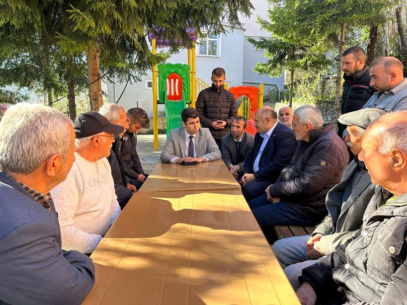 Kaymakamımız Sayın Murat KARNAP İlçemiz Karamanlı Mahallesinde Cuma Namazını Kıldıktan Sonra Vatandaşlarla Hasbihal Etti