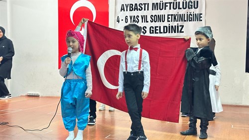 Kaymakamımız Sayın Murat KARNAP, Merkez Kur’an Kursu 4-6 Yaş Grubu Yıl Sonu Etkinliğine Katıldı