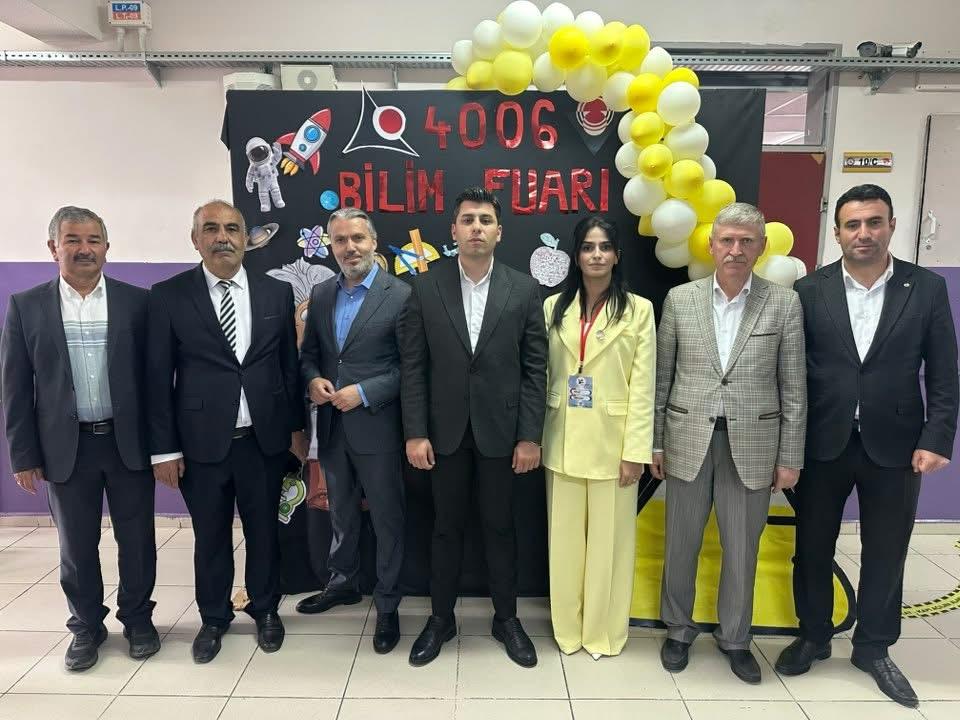 Kaymakamımız Sayın Murat KARNAP, TÜBİTAK 4006 Bilim Fuarı’nı Ziyaret Etti